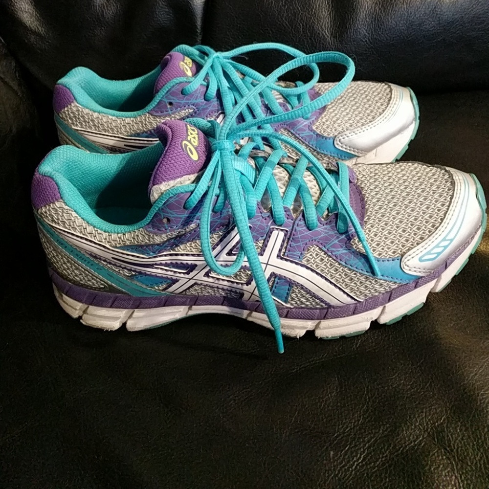 Asics Gel-excite 2.  Great used condition.